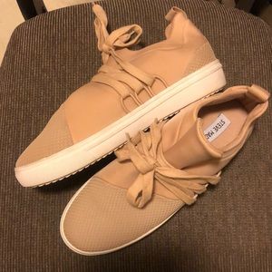 Steve Madden slip ons size 9